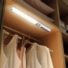 WL912 Svítidlo s PIR senzorem pohybu pro osvětlení skříně, základna kov, povrch bílá, difuzor plast opál, LED 2,5W, 200lm, teplá 3000K, baterie 3,7V, IP20, rozměry l=310mm, nabíjení USB-C. náhled 4