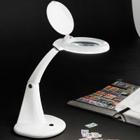 MINICLOSE Stolní lampa, nastavitelný směr svícení, materiál kov a plast, povrch bílá, sklo čiré s lupou 3x a 12x zvětšení, LED 6,5W, teplá 3000K, 520lm, 230V, IP20, 220x400mm, vypínač na tělese.