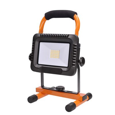 LED reflektor Montážní lampa, přenosný reflektor, hliník, oranžovočerná, LED 20W, 1600lm, neutrální 4000K, 2st stmívání - 100%/50%, napájení akumulátor Li-lon, výdrž 3-6hod, USB dobíjení, IP44.